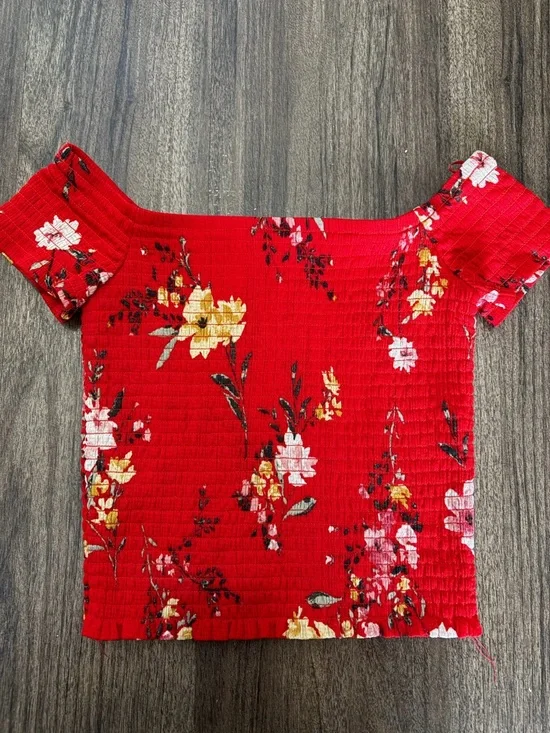 Dynamite Red Floral Off-Shoulder Smocked Crop Top - Picture 1 of 3